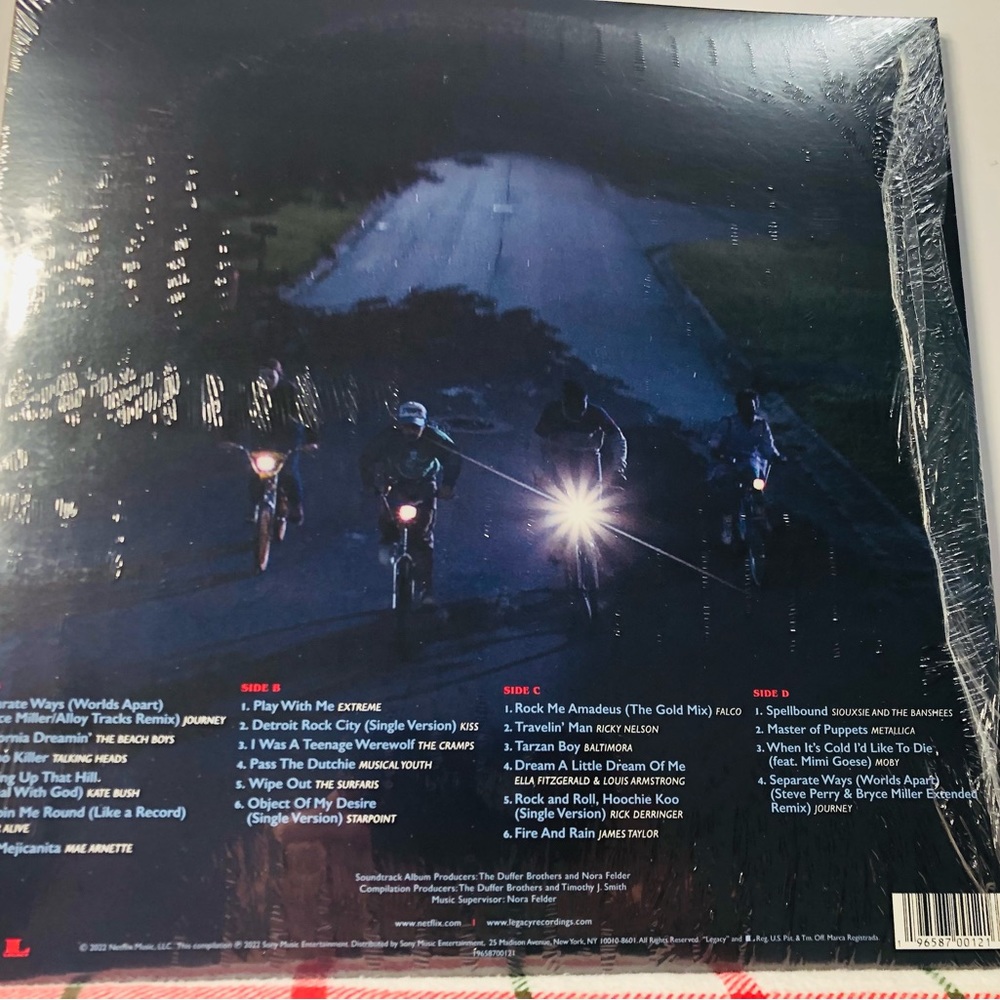 Stranger Things Season 4 (Target Exclusive, Vinyl) Netflix With Diorama NEW - Picture 6 of 6